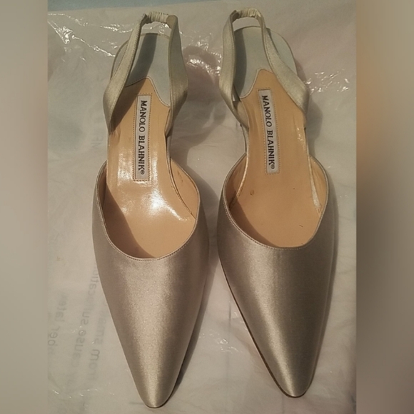 Manolo Blahnik Silver Satin Slingbacks/Heels/Shoes - Picture 2 of 8